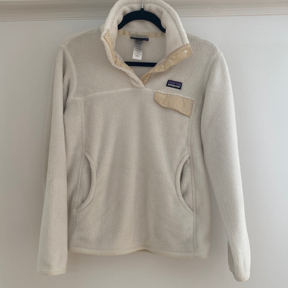 Patagonia Women's Re-Tool Snap-T Fleece Pullover. Color: Raw Linen. Size Small.